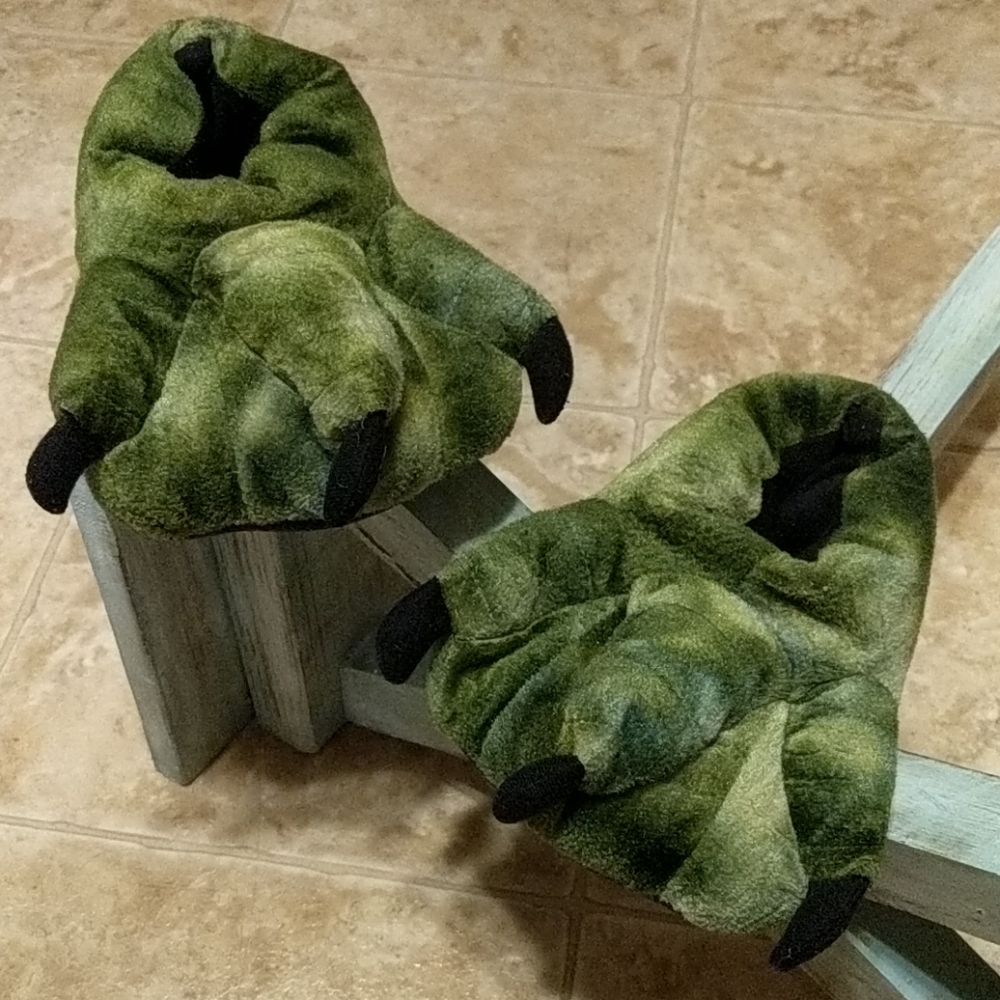Todler monster slippers size 12 to 13